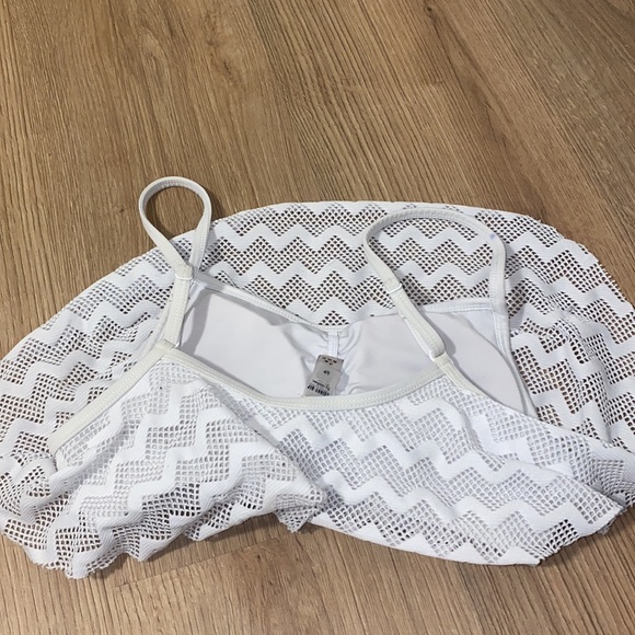 Skinny Dip by Melissa high coverage bathing suit top. Size US S. - Picture 2 of 2